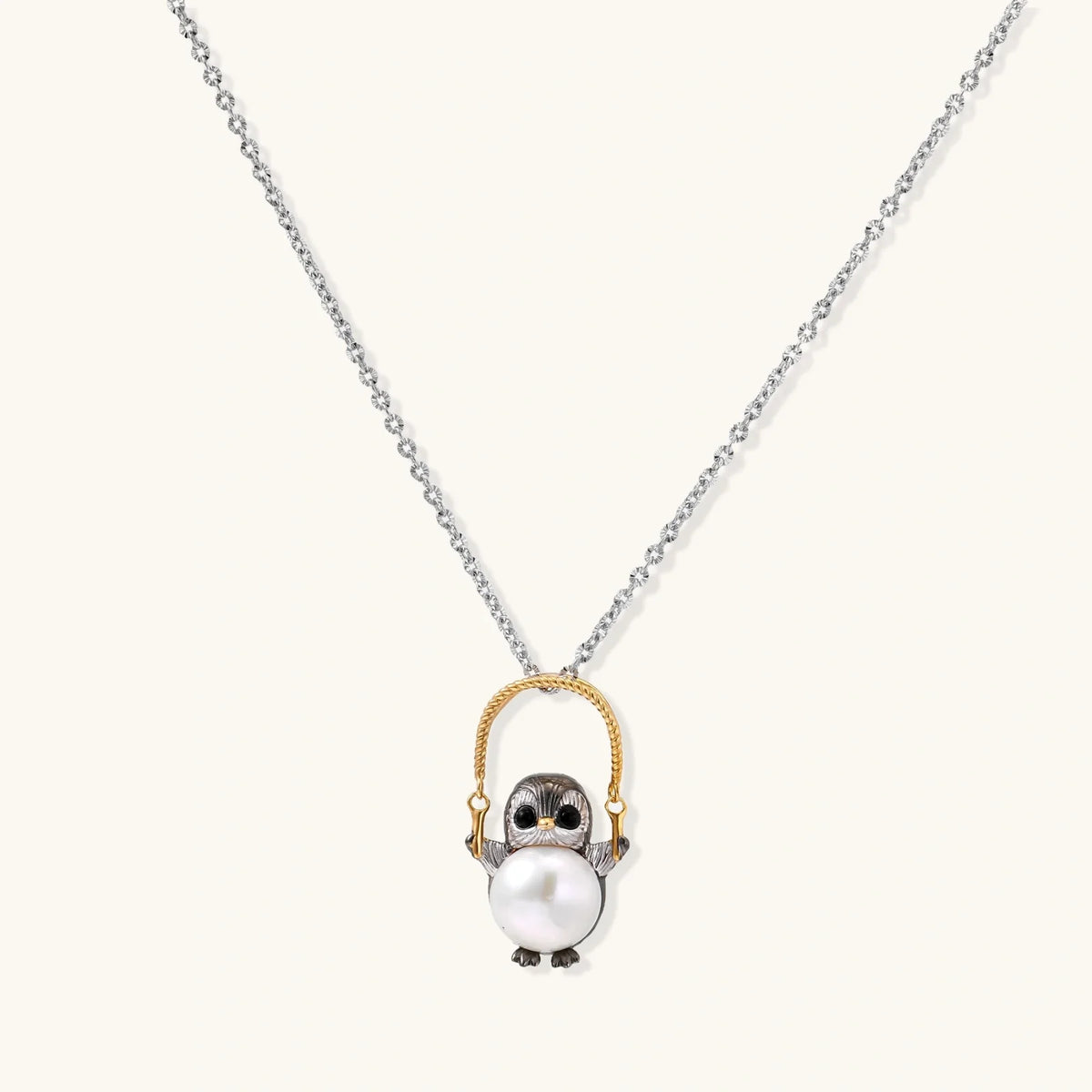 Perlenkette mit weiser Eule – Eleganter Schmuck mit Bedeutung
