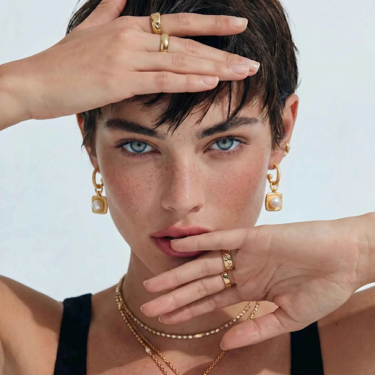 Golden Pearl Drop Hoops – Goldene Süßwasserperlen-Creolen